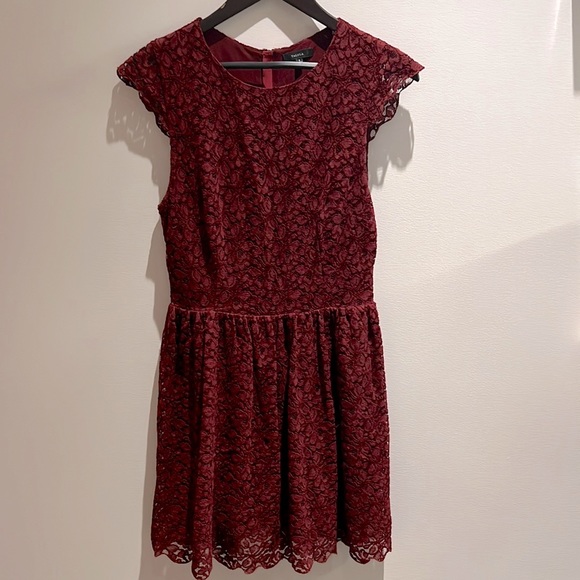 ARITZIA TALULA BELGRAVIA LACE DRESS IN BURGUNDY - Picture 4 of 4